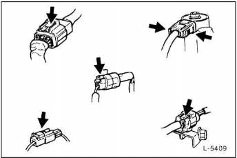 Nissan Micra - Kabelstecker trennen/verbinden