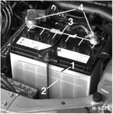 Nissan Micra - Batterie-pole reinigen